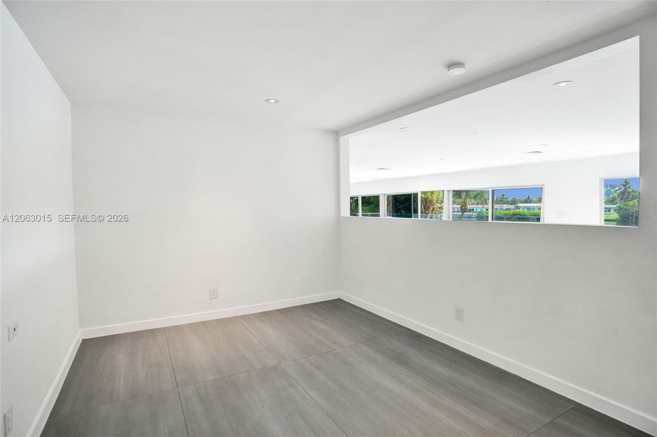 19231 NE 22nd Ave , Miami, FL 33180 Photo