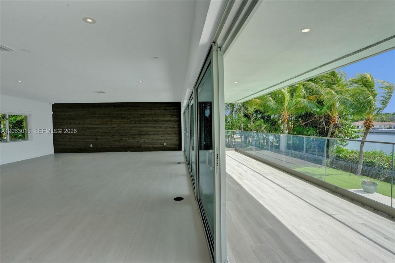19231 NE 22nd Ave , Miami, FL 33180 Photo