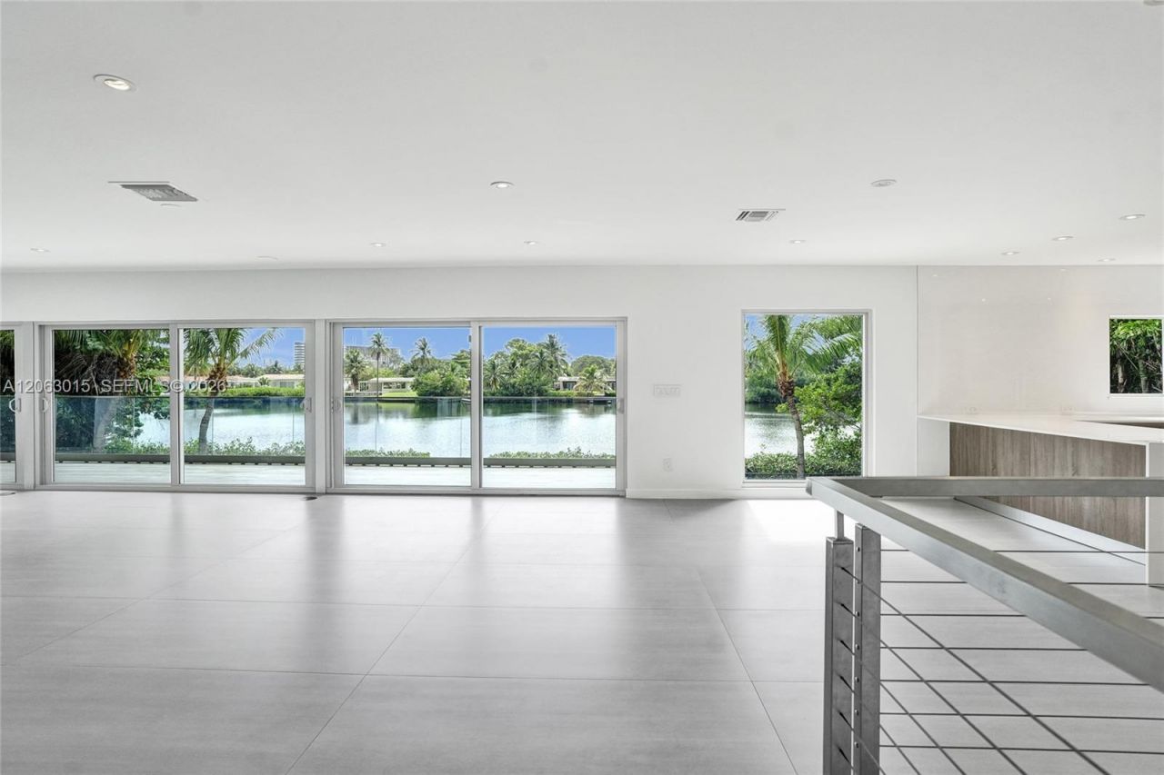 19231 NE 22nd Ave , Miami, FL 33180 Photo