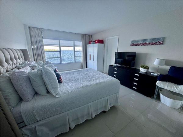 11111 Biscayne Blvd , Unit 2B, Miami, FL 33181