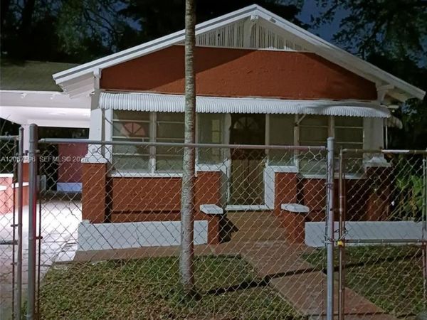 21 NW 61st St , Miami, FL 33127