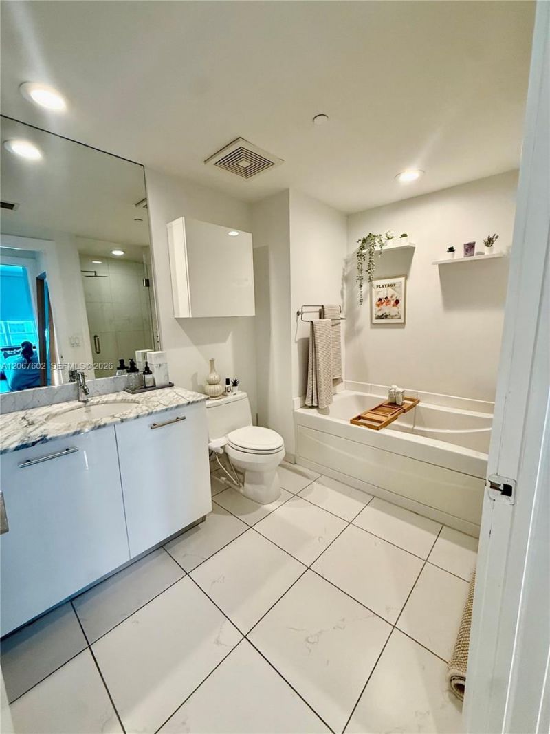 500 Brickell Ave, Unit 2706, Miami, FL 33131 Photo
