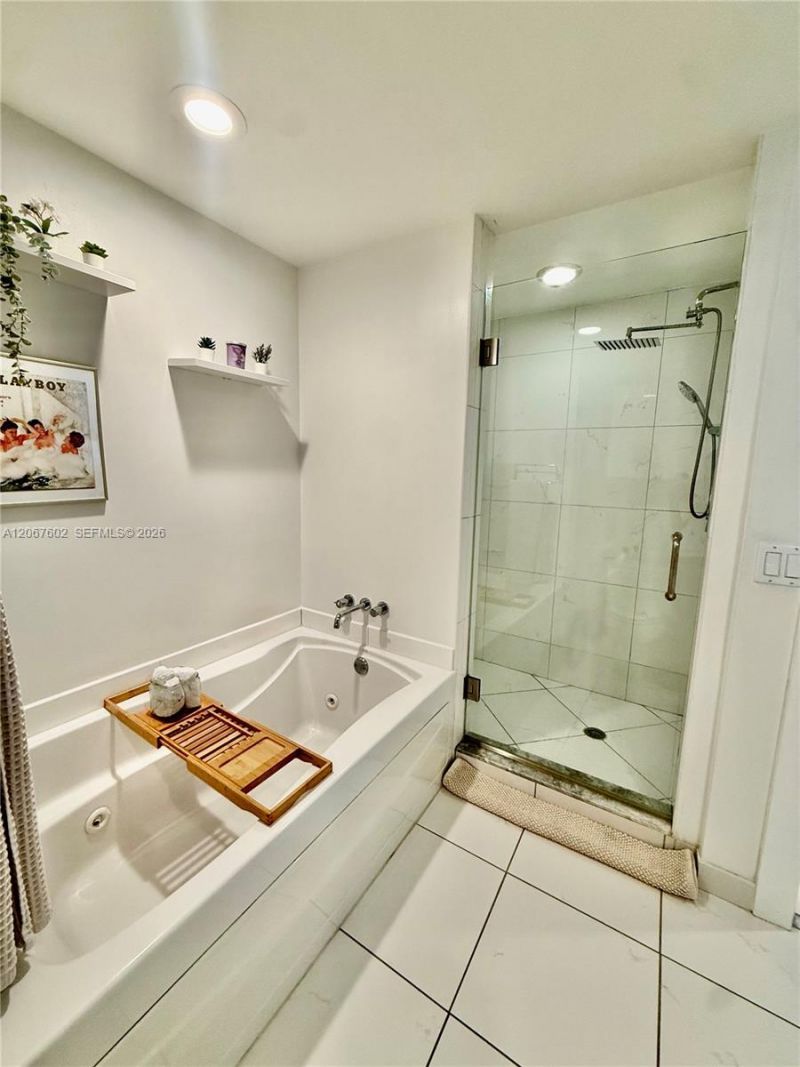 500 Brickell Ave, Unit 2706, Miami, FL 33131 Photo