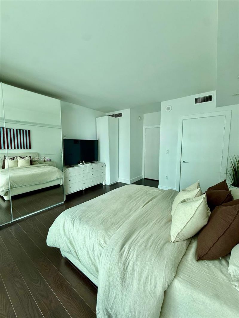 500 Brickell Ave, Unit 2706, Miami, FL 33131 Photo