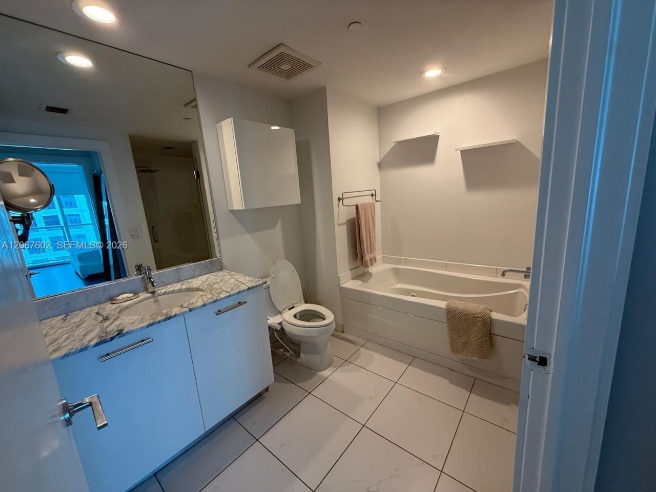 500 Brickell Ave, Unit 2706, Miami, FL 33131 Photo