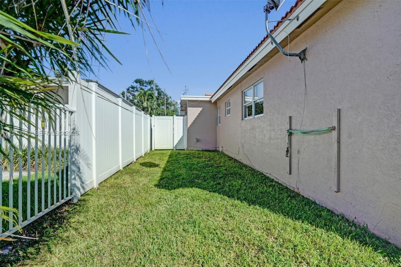 949 SE 10th Court, Pompano Beach, FL 33060 Photo