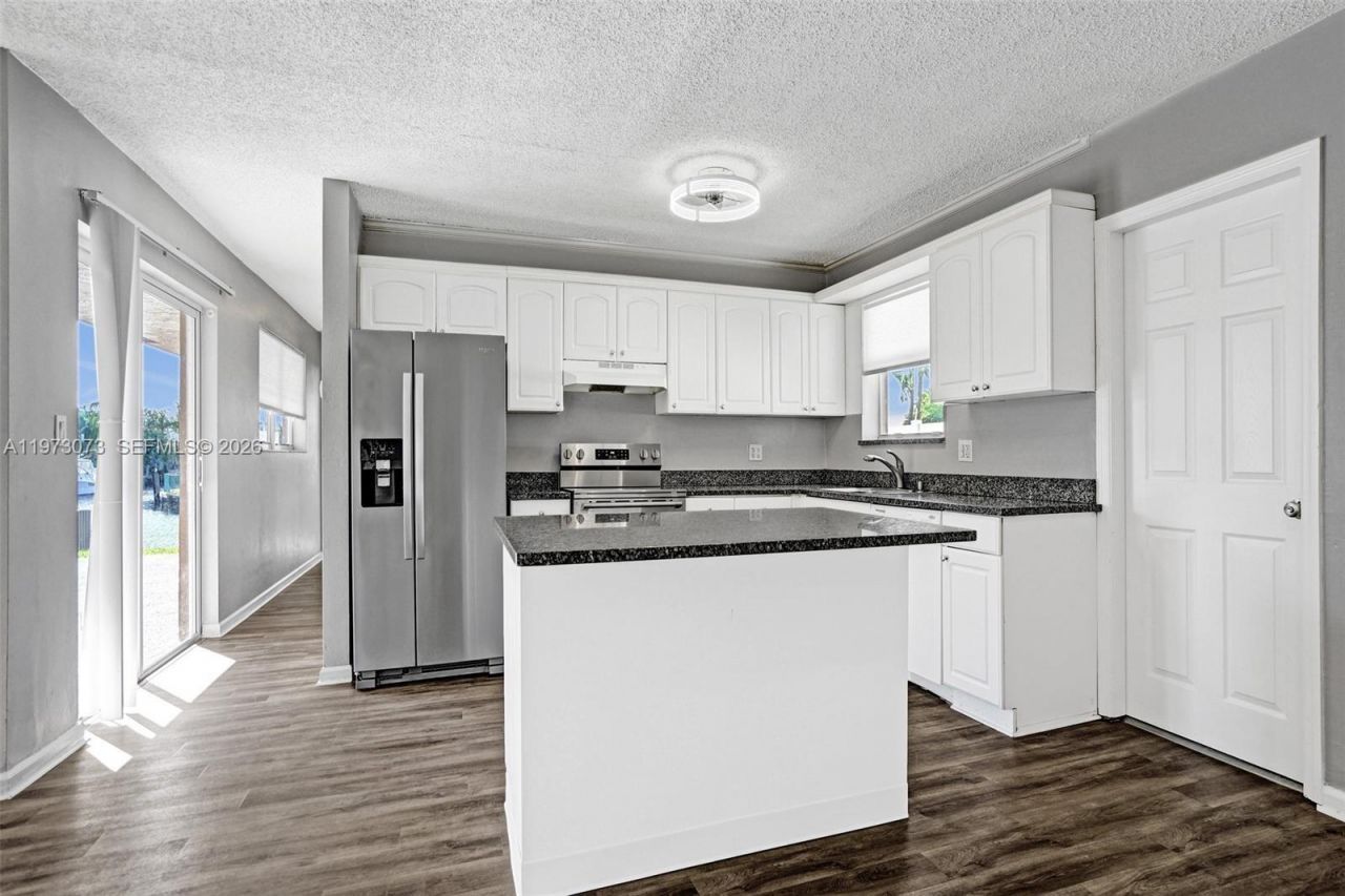 949 SE 10th Court, Pompano Beach, FL 33060 Photo