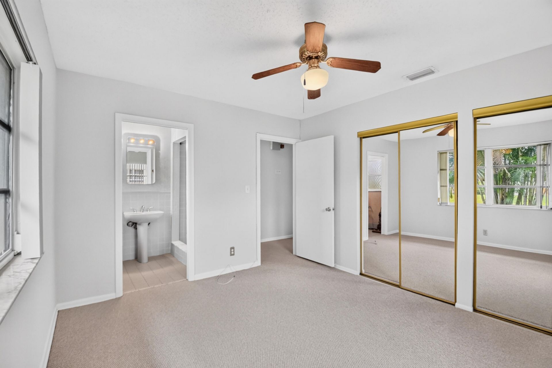 129 Greenbrier Drive, Palm Springs, FL 33461 Photo
