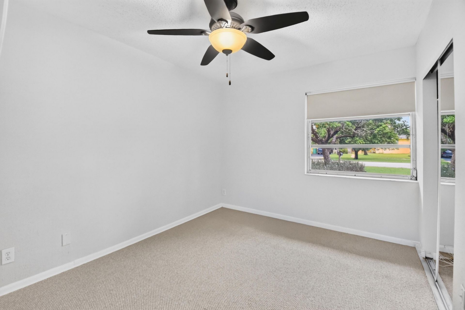 129 Greenbrier Drive, Palm Springs, FL 33461 Photo