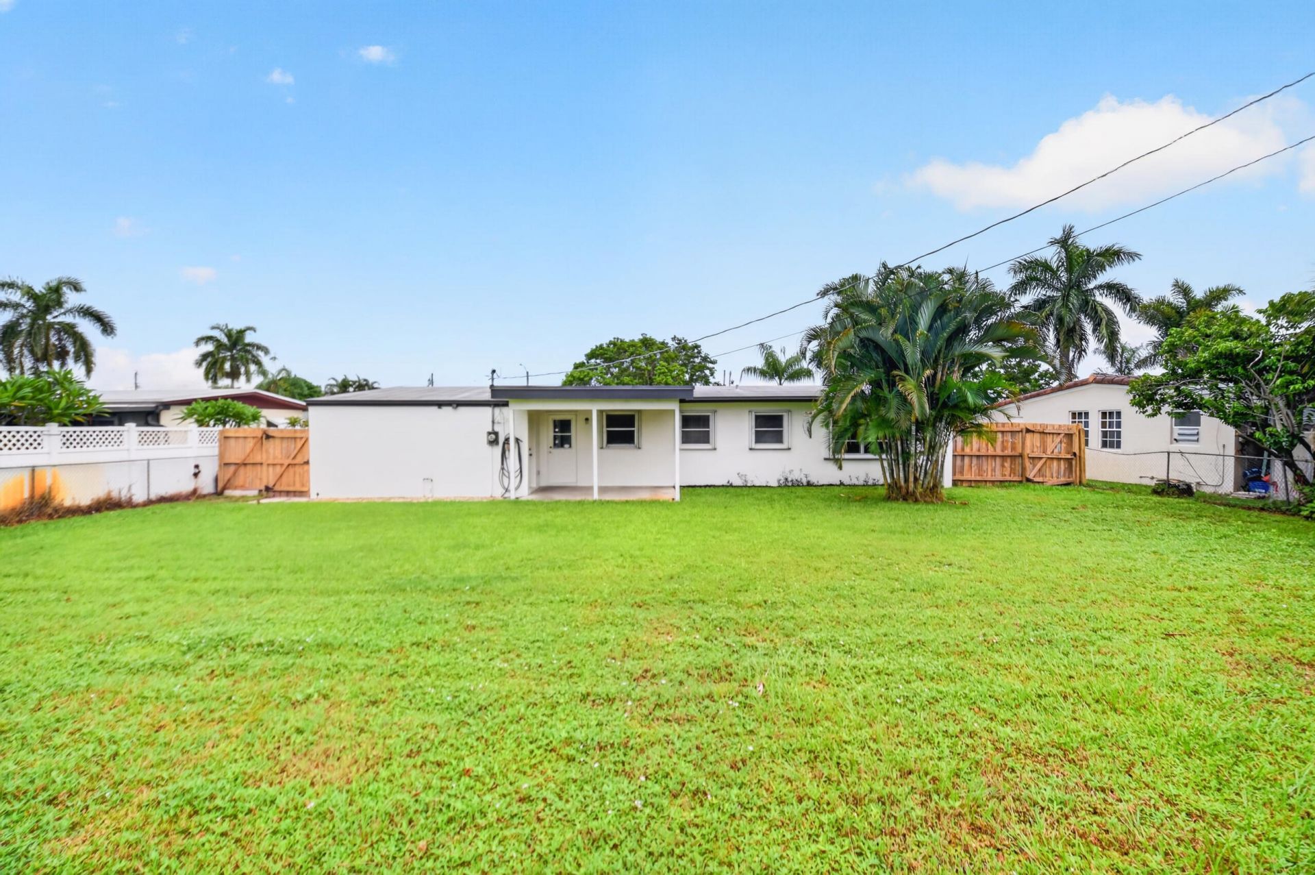 129 Greenbrier Drive, Palm Springs, FL 33461 Photo
