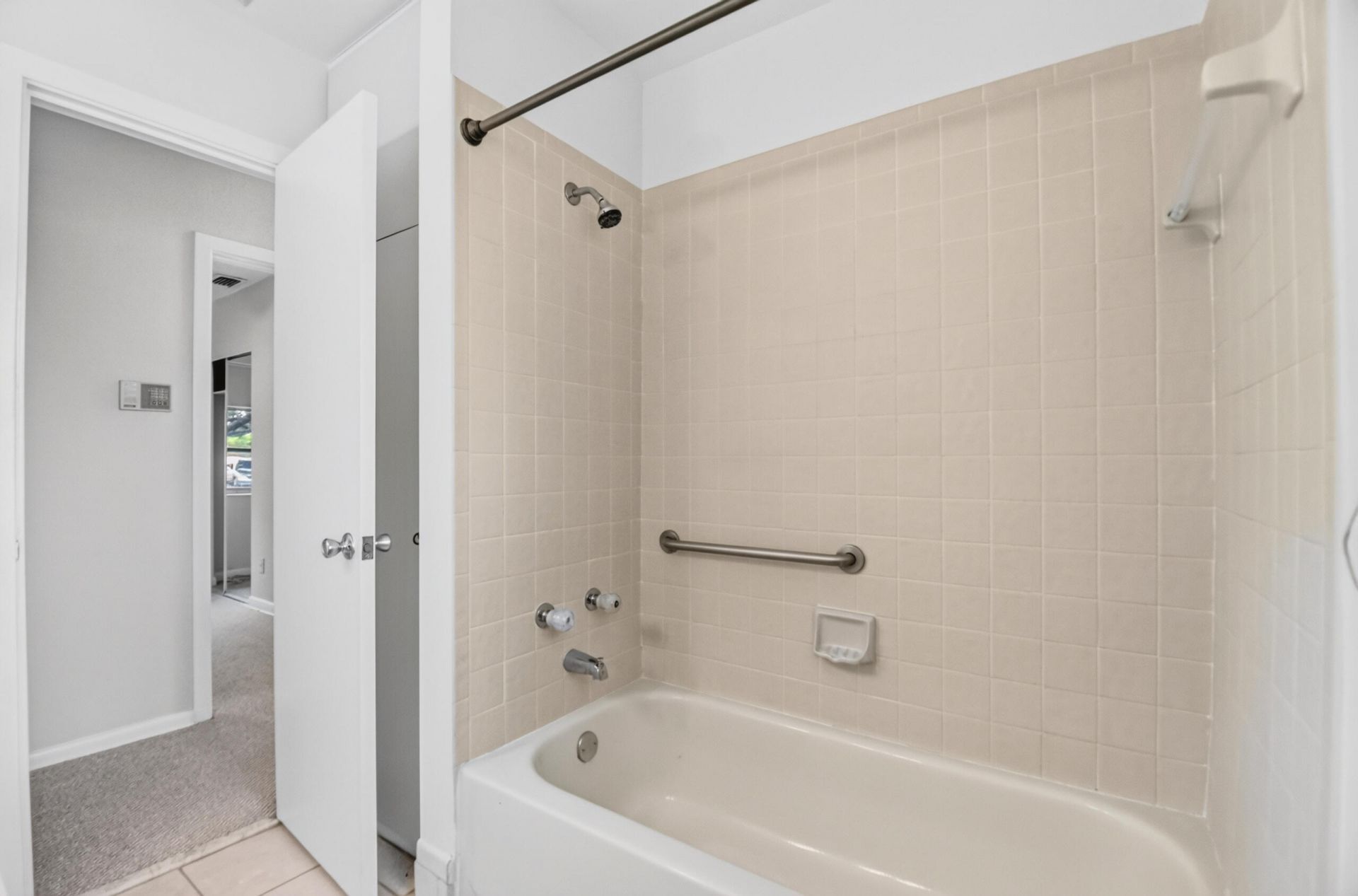 129 Greenbrier Drive, Palm Springs, FL 33461 Photo