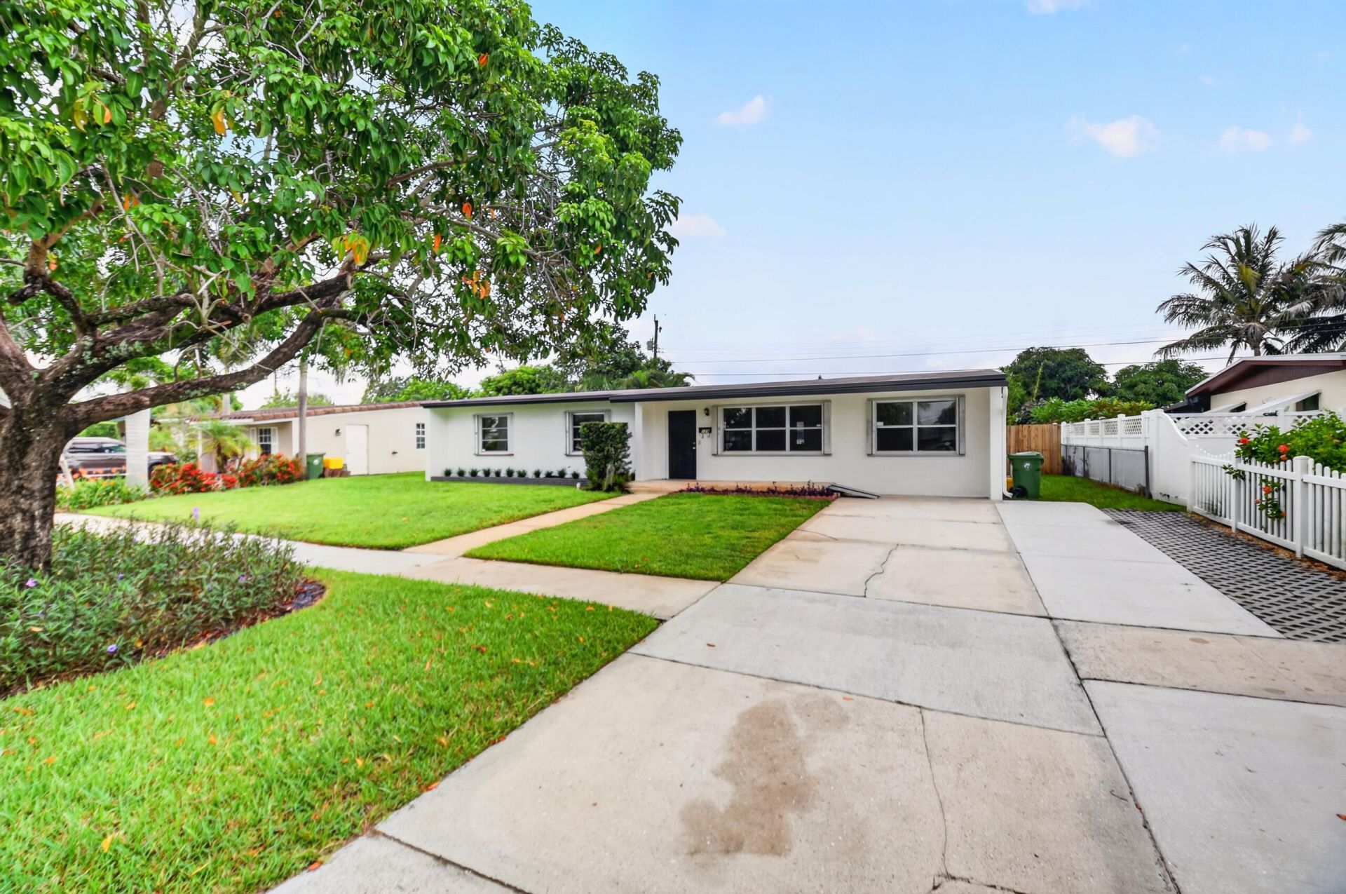 129 Greenbrier Drive, Palm Springs, FL 33461 Photo