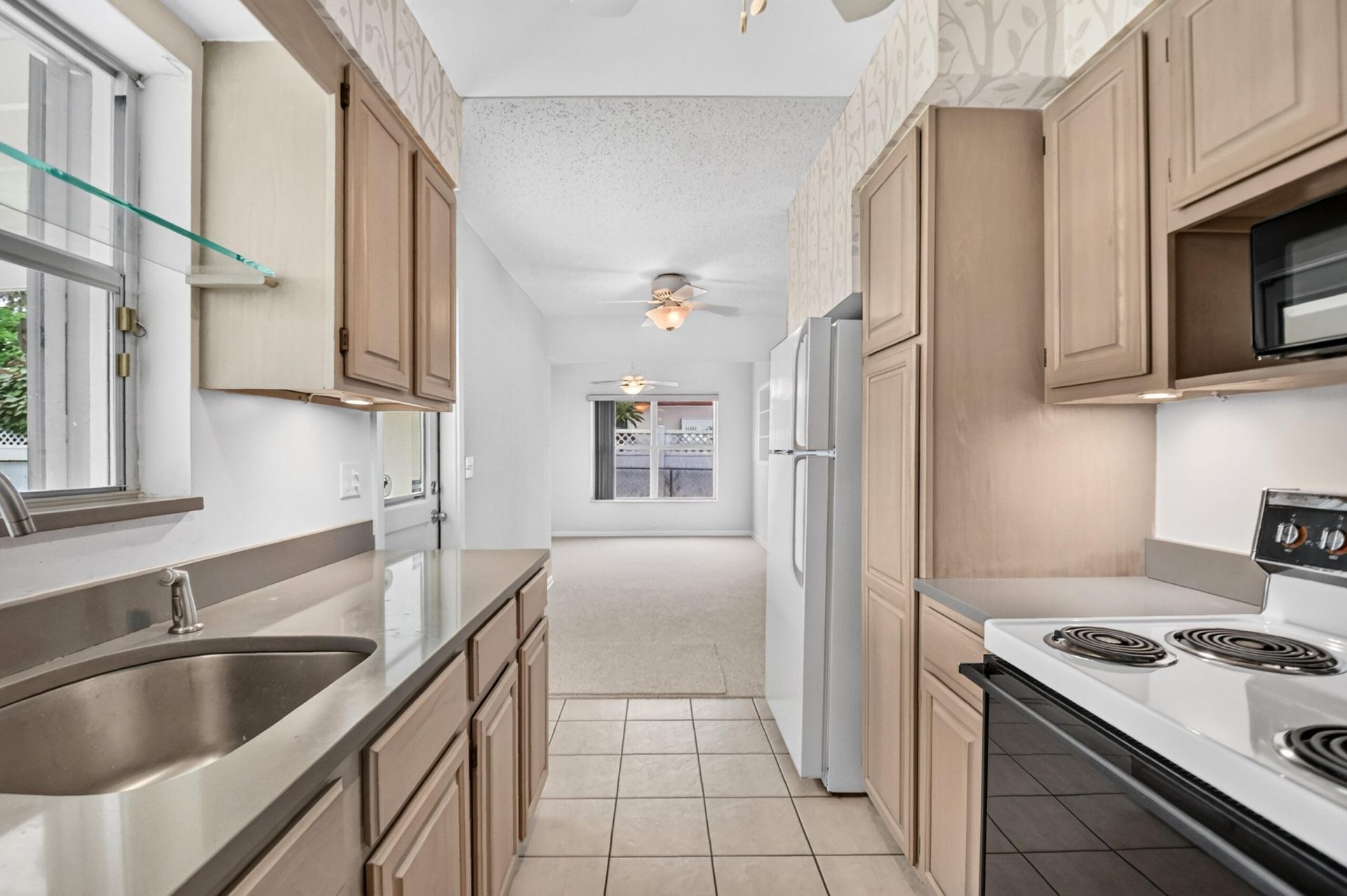 129 Greenbrier Drive, Palm Springs, FL 33461 Photo