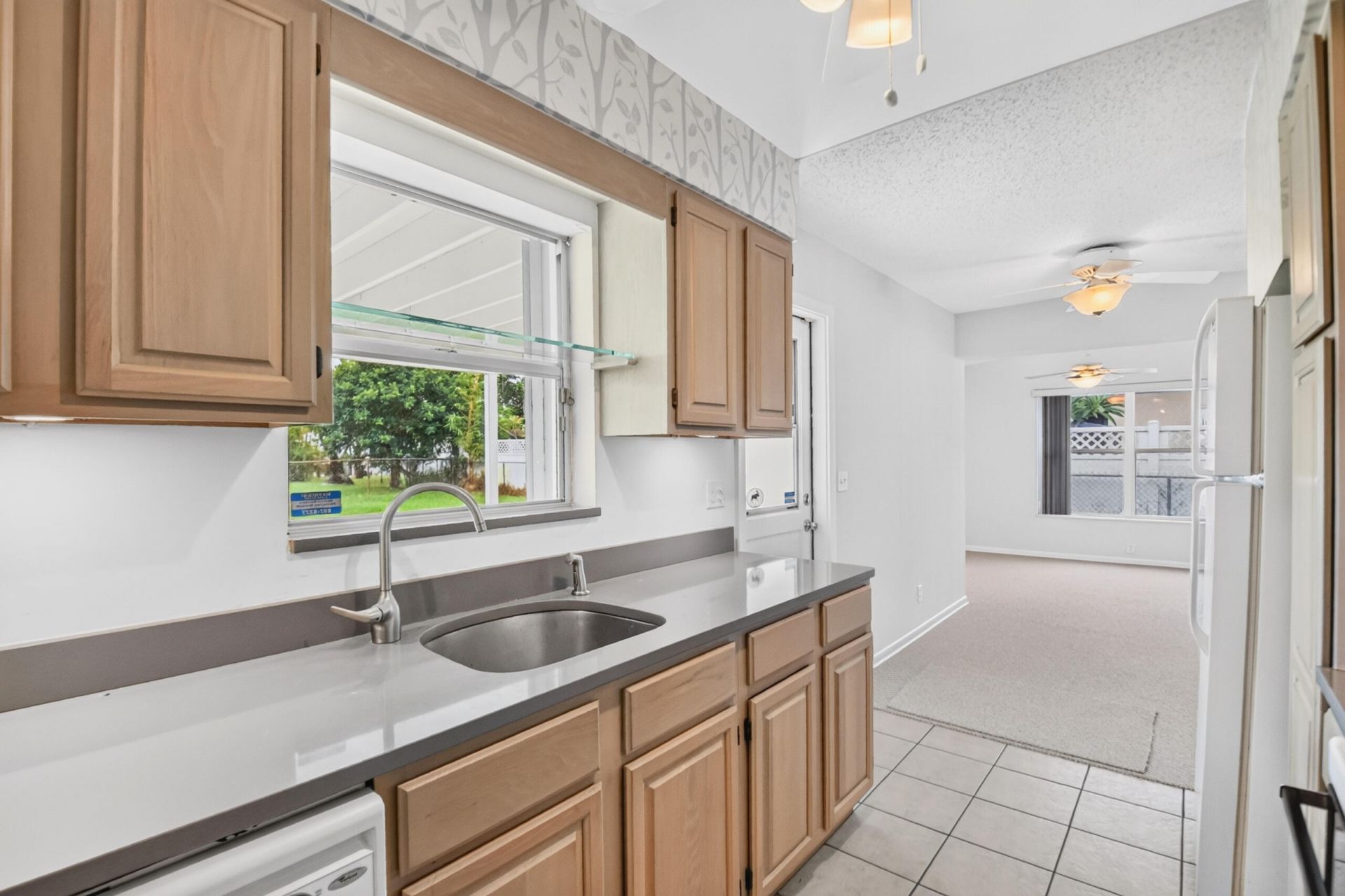 129 Greenbrier Drive, Palm Springs, FL 33461 Photo
