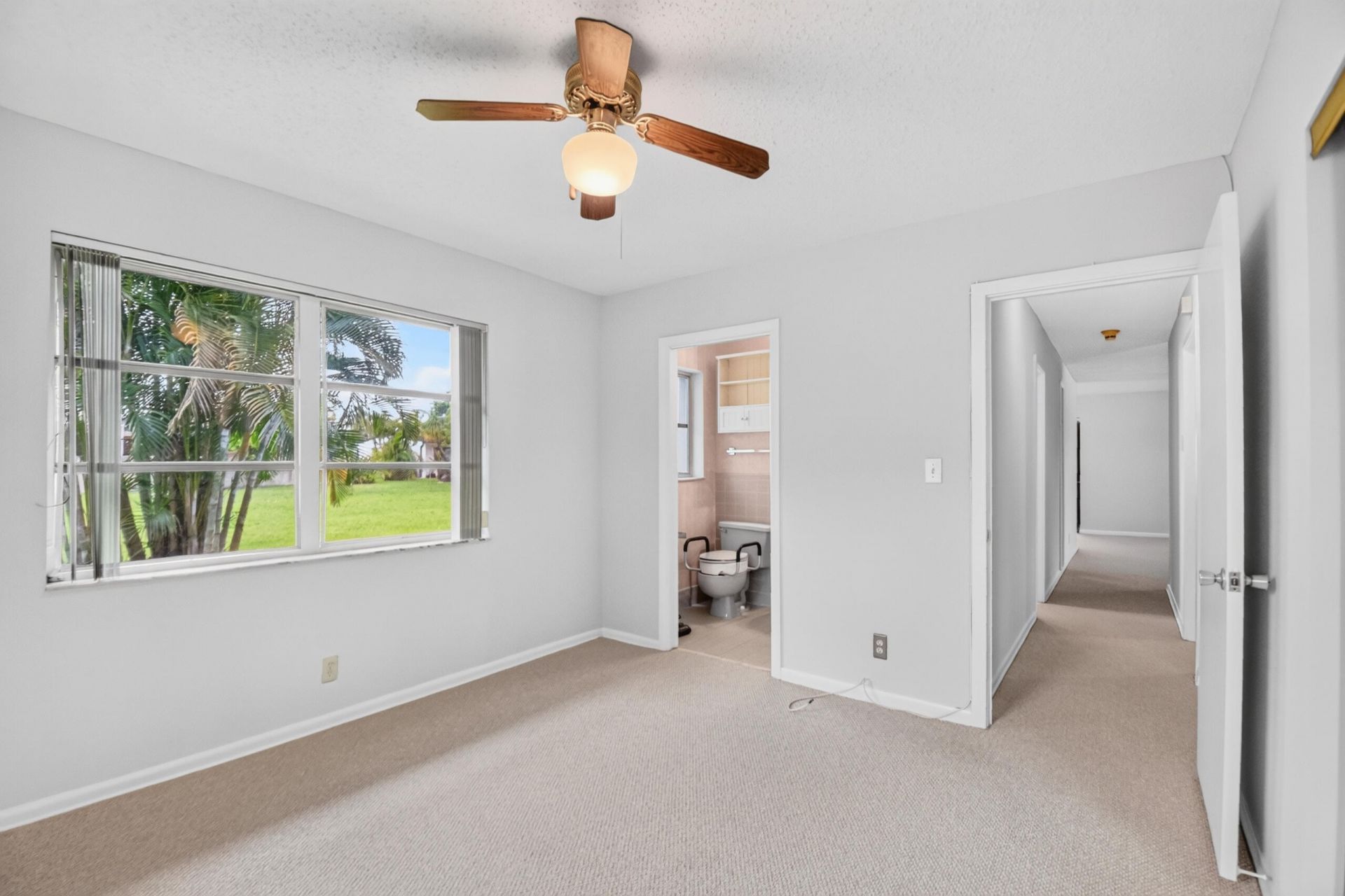 129 Greenbrier Drive, Palm Springs, FL 33461 Photo