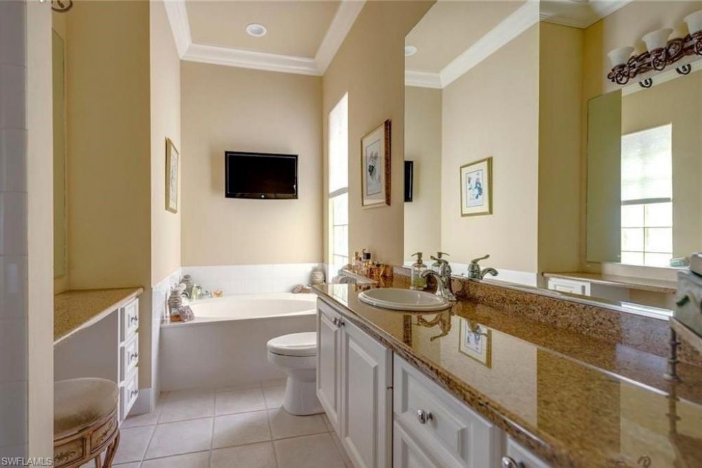 3917 Isla Ciudad Ct, Naples, FL 34109 Photo