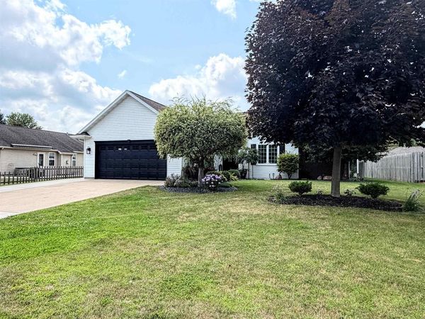 1220 STILLMEADOW LANE, Menasha, WI 54952