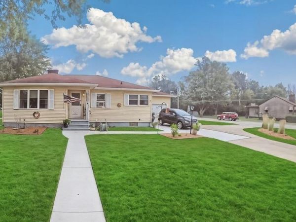 2250 SHORE DRIVE, Marinette, WI 54143