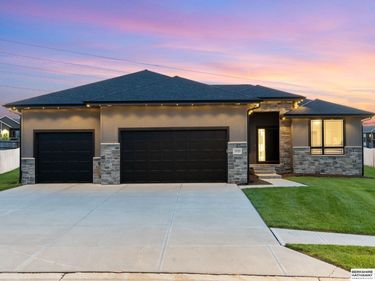 2920 N 185th Avenue, Elkhorn, NE 68022