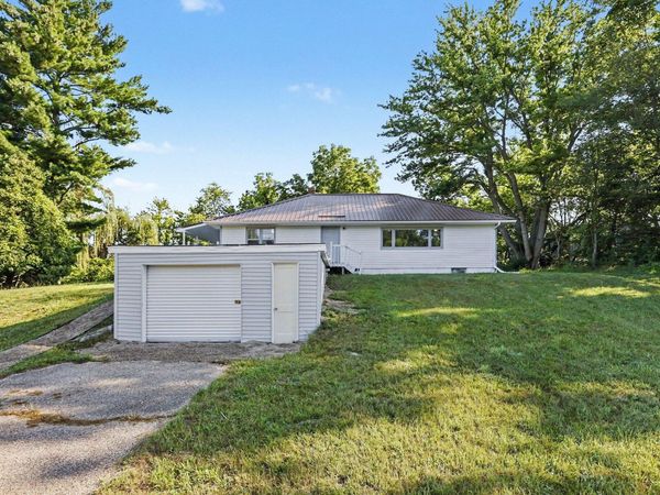 1582 Bakertown Road, Buchanan, MI 49107