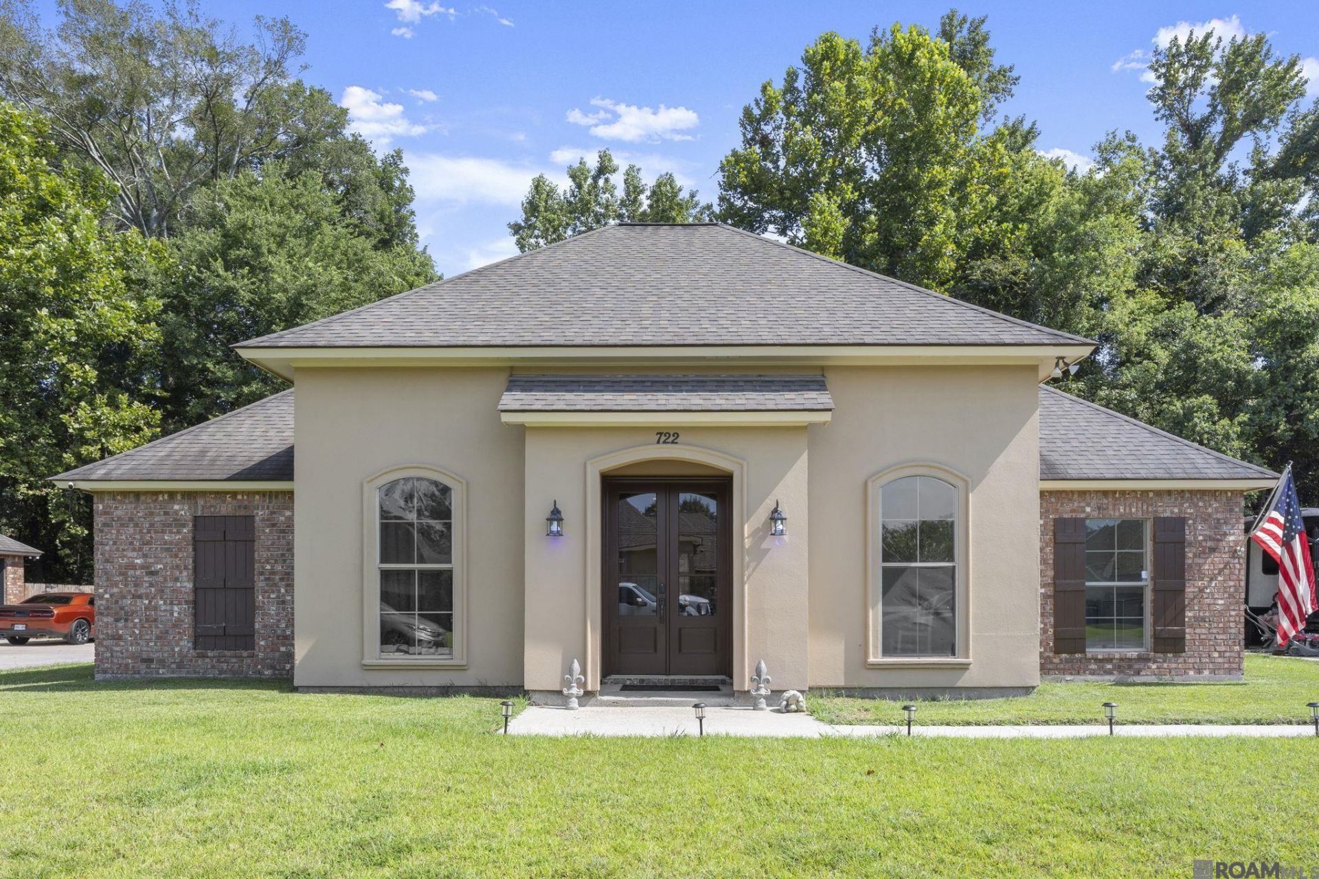 722 E Oak Haven St, Gonzales, LA 70737 Main Photo