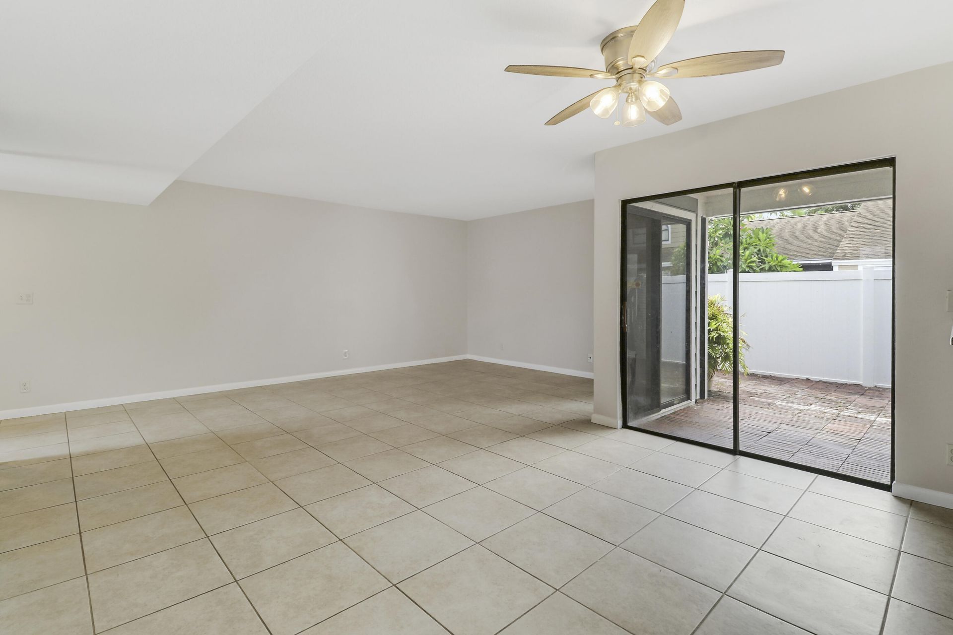 202 Lakewood Drive, Unit 11B, Jupiter, FL 33458 Photo