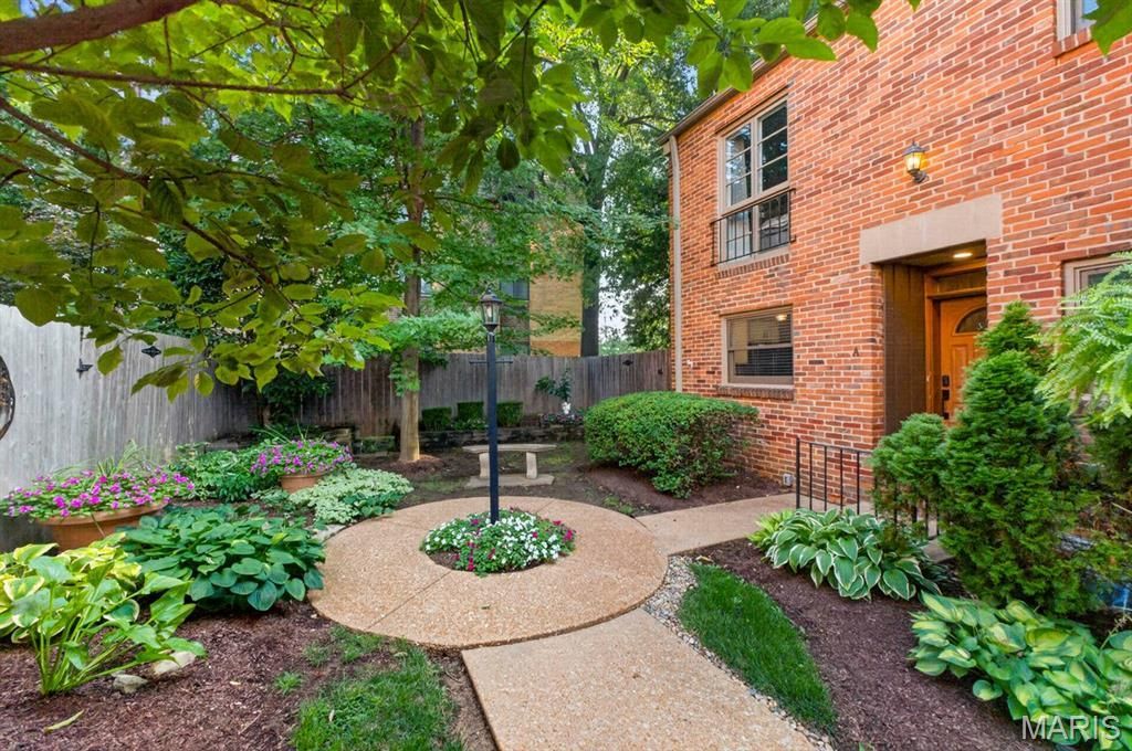 426 S Kirkwood Road, Unit A, Kirkwood, MO 63122 Main Photo