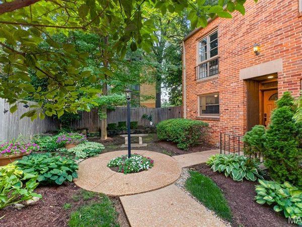 426 S Kirkwood Road, Unit A, Kirkwood, MO 63122