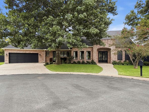 419 Candlelight CIR, Fredericksburg, TX 78624