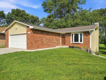 5101 Rosebriar Court, Lincoln, NE 68516