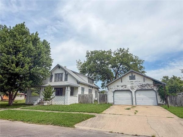 301 S ELM Street, Iola, KS 66749