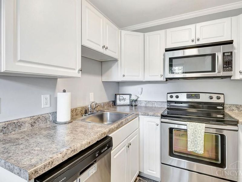 9416 Ridgemoor Avenue, Mount Healthy, OH 45231 Photo 17