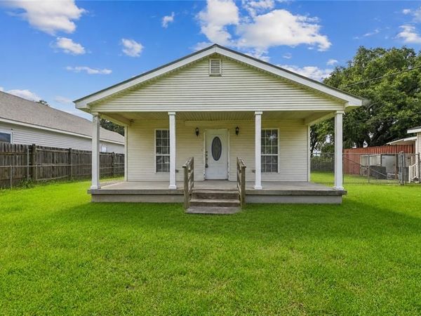 1045 OAK Avenue , Bridge City, LA 70094