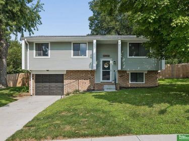 13902 Barretts Circle, Omaha, NE 68138