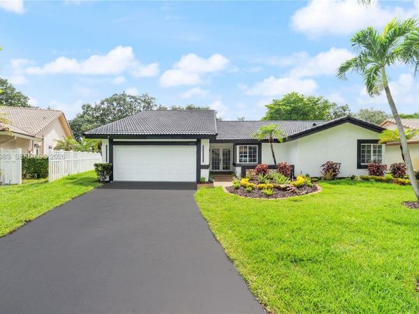 695 NW 107th Ln, Coral Springs, FL 33071