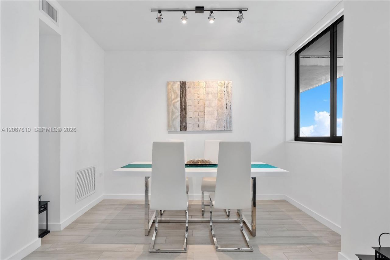 999 SW 1st Ave , Unit 2115, Miami, FL 33130 Photo