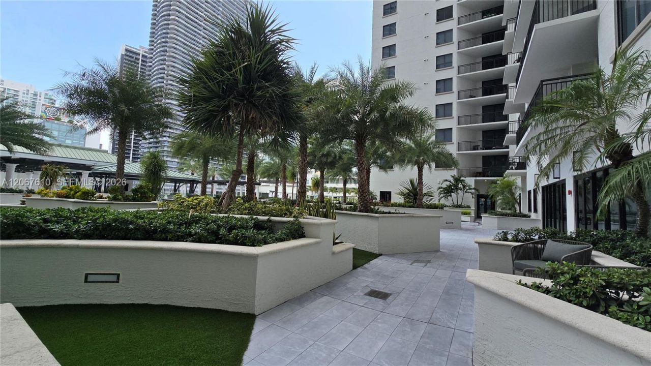 999 SW 1st Ave , Unit 2115, Miami, FL 33130 Photo