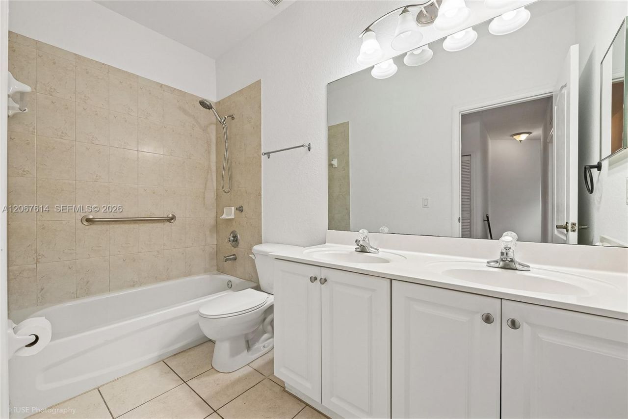 8666 NW 109th Ct , Unit 8666, Doral, FL 33178 Photo