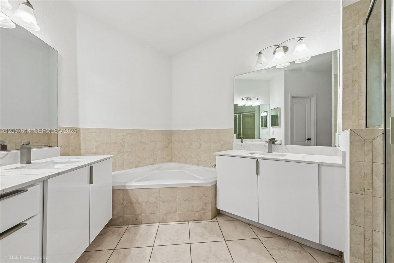 8666 NW 109th Ct , Unit 8666, Doral, FL 33178 Photo