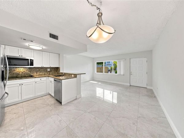 670 NW 85th Pl, Unit 11-104, Miami, FL 33126