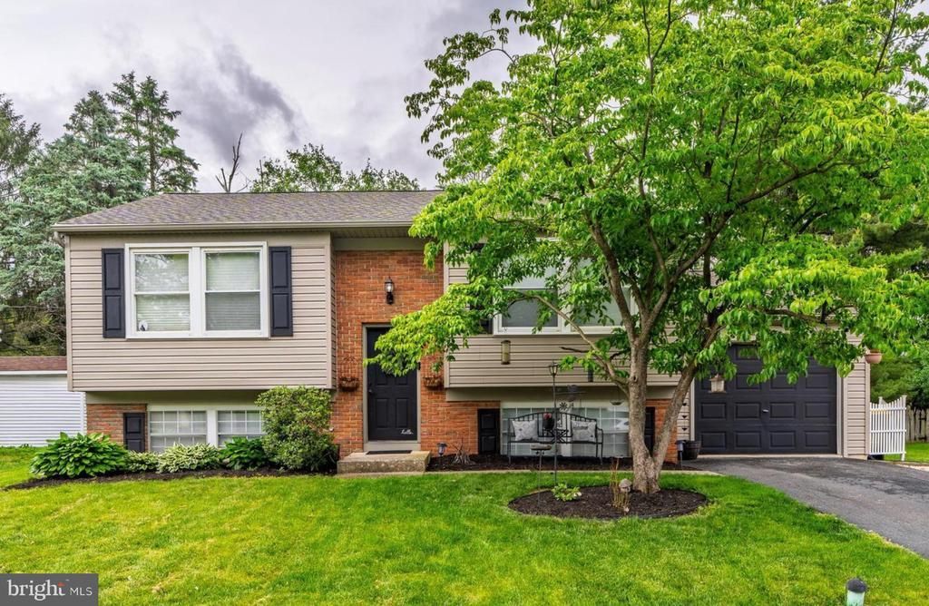 2837 Pebblebrook Drive, Lancaster, PA 17601 Main Photo