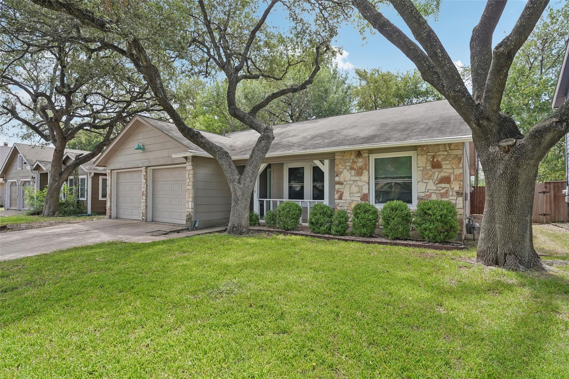 9729 Meadowheath Dr, Austin, TX 78729 Main Photo