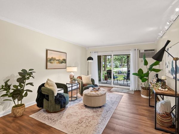 2800 Hamline Avenue N, Unit 102, Roseville, MN 55113