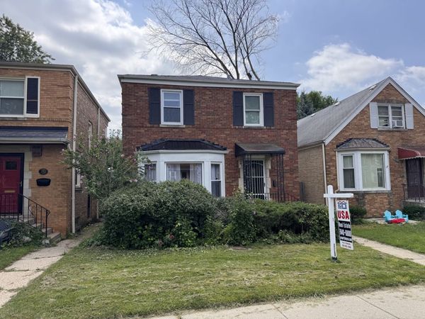 2925 W Jerome Street , Chicago, IL 60645