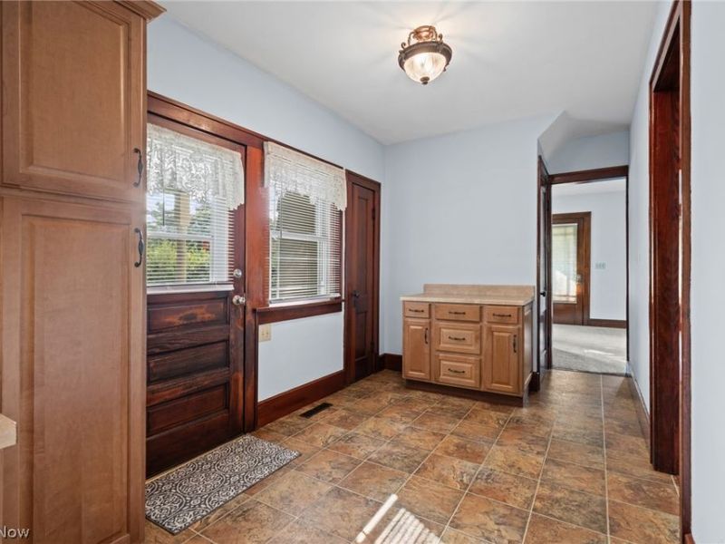 957 Cleveland Avenue , Amherst, OH 44001 Photo 14
