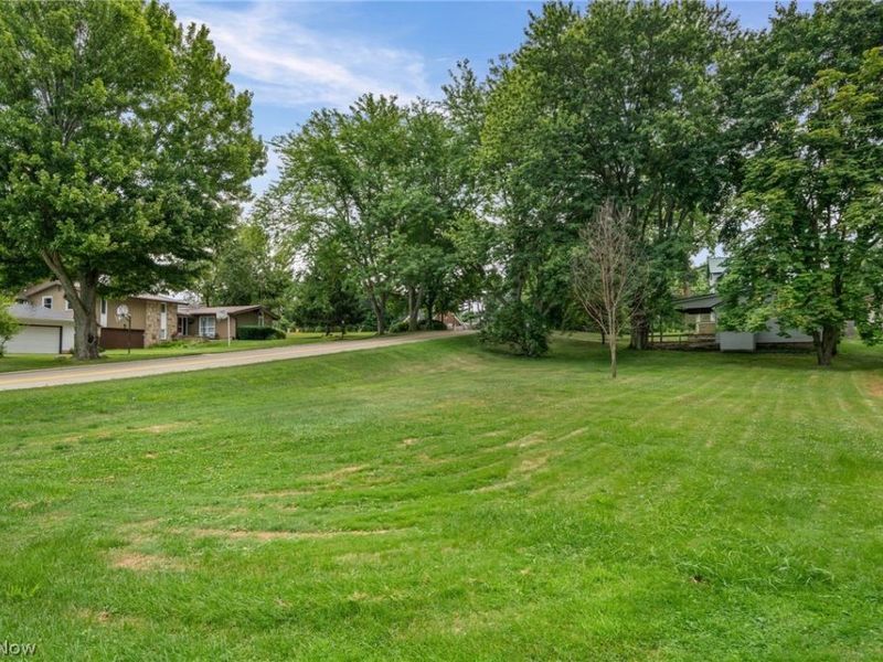 957 Cleveland Avenue , Amherst, OH 44001 Photo 35