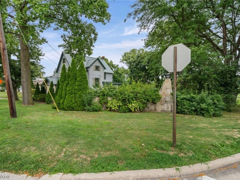 957 Cleveland Avenue , Amherst, OH 44001 Photo 4