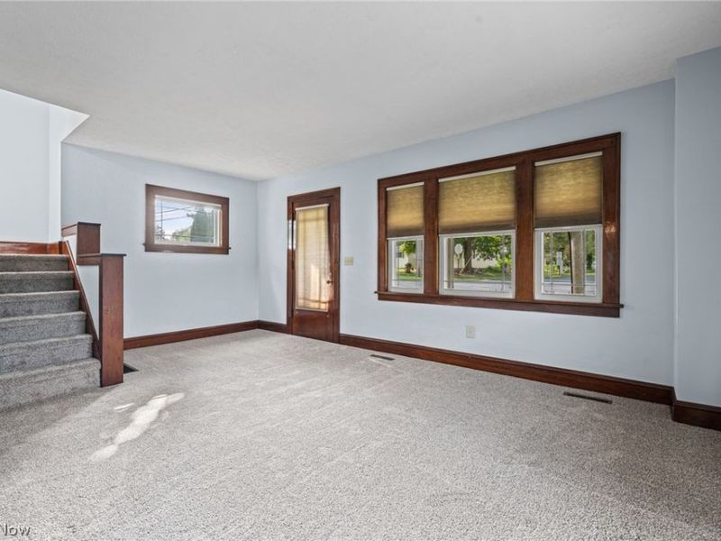 957 Cleveland Avenue , Amherst, OH 44001 Photo 8