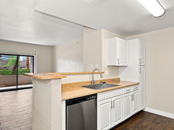 8250 N Grand Canyon Drive, Unit 1006, Las Vegas, NV 89166