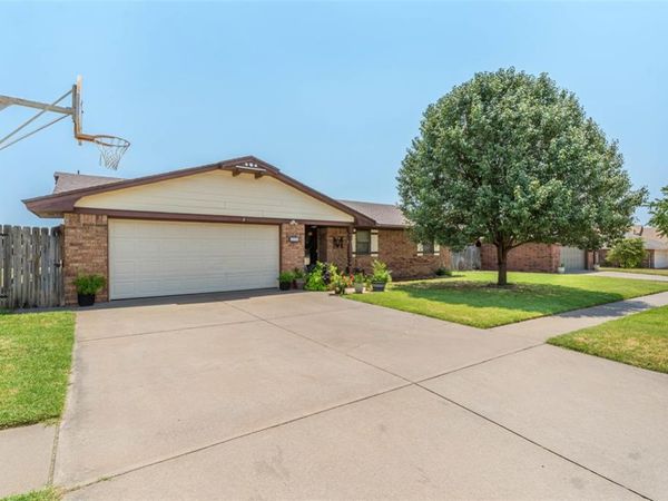 1006 Stonegate Drive, Weatherford, OK 73096